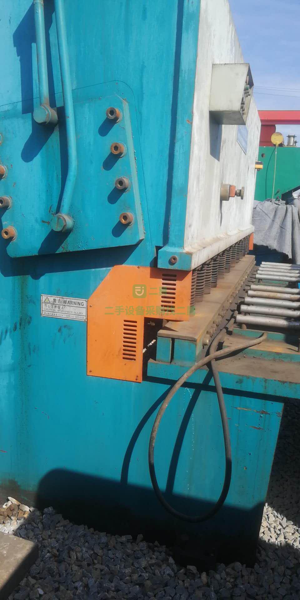 出售中亞機床廠生產的8成新25/3200剪板機
