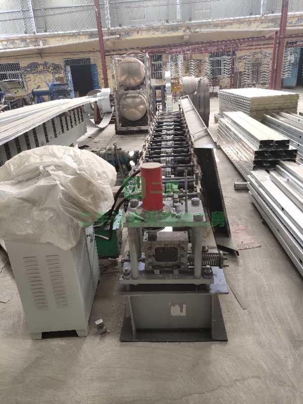 急售全新快拼房機械，一套吊頭模具