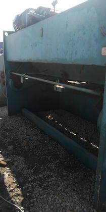 出售中亞機床廠生產的8成新25/3200剪板機