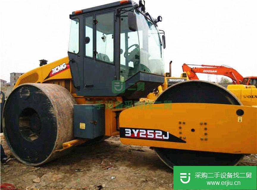 新疆出售二手壓路機九成新