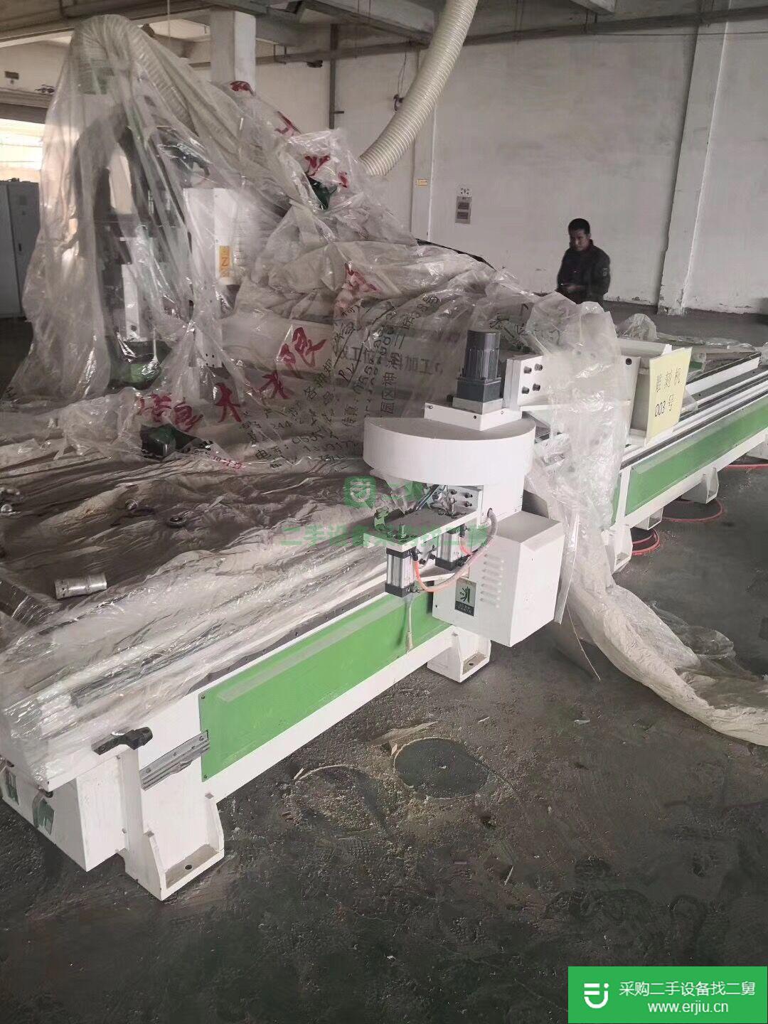 出售二手雙臺面帶8刀庫加工中心