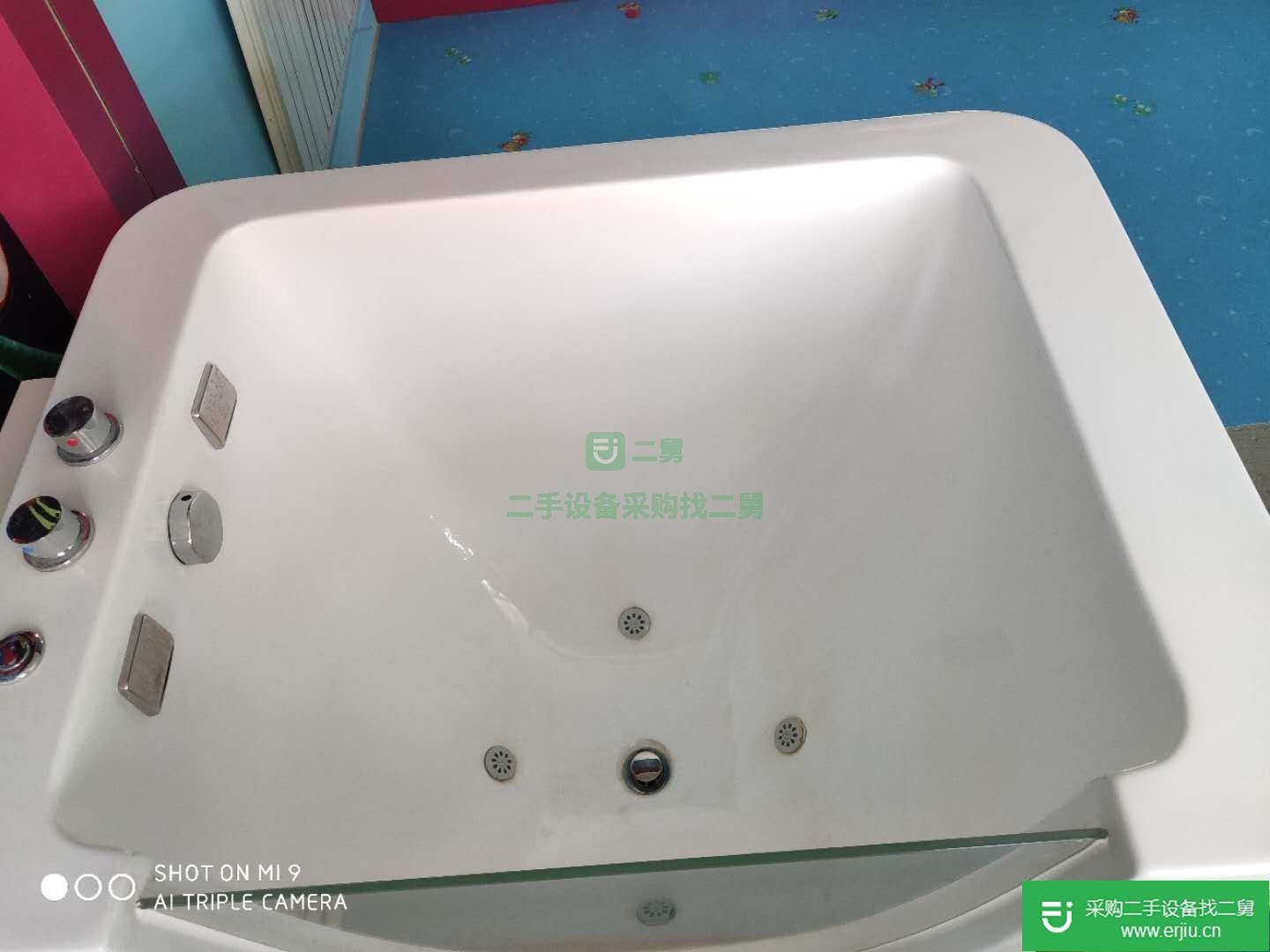 出售游泳缸洗澡缸孕嬰店