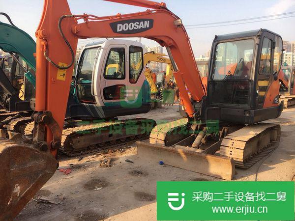 出售九成新二手小松70小型挖掘機