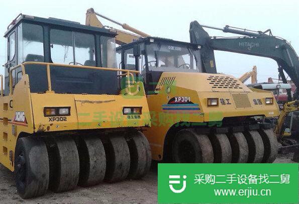 出售二手膠輪壓路機(jī)