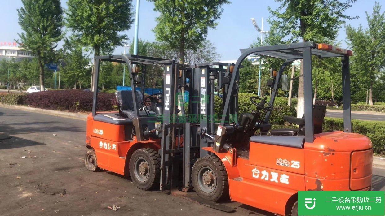 出售兩臺2.5噸合力電動叉車