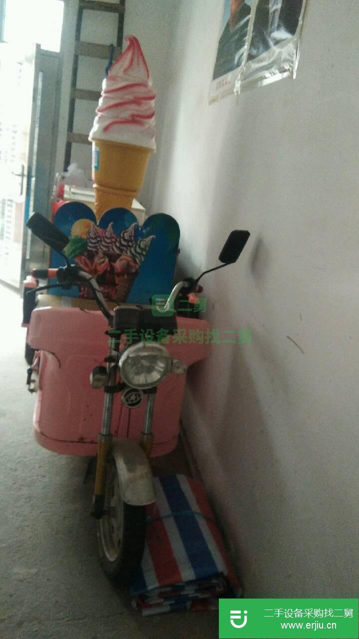 出售冰淇淋流動小吃車