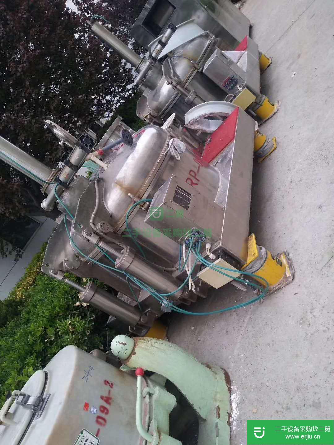 出售二手1250型平板鈦材刮刀下卸料離心機