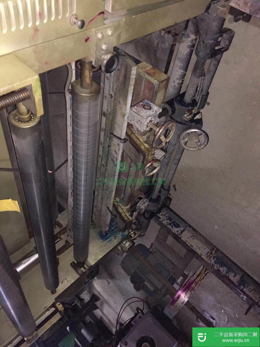 一臺1300四色瑞安易東電腦無軸機