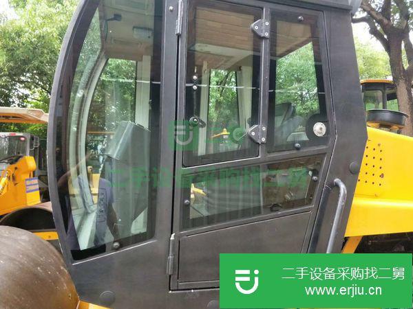 二手8噸振動(dòng)壓路機(jī)