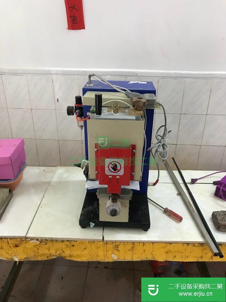轉(zhuǎn)讓拉鏈過膠機(jī)