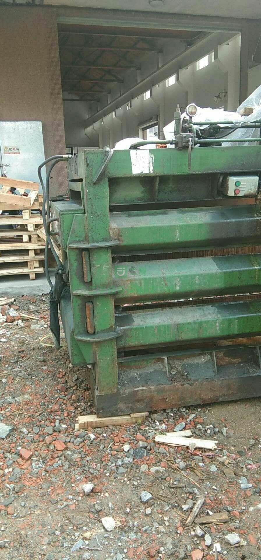 出售二手18噸大華廢紙打包機(jī)