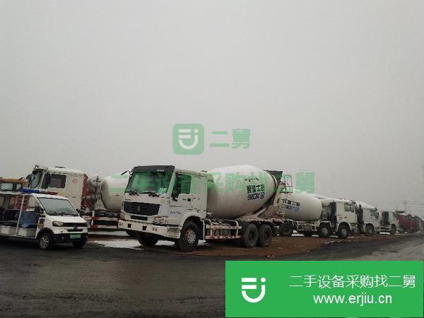 出售二手十二方攪拌車(chē)豪沃
