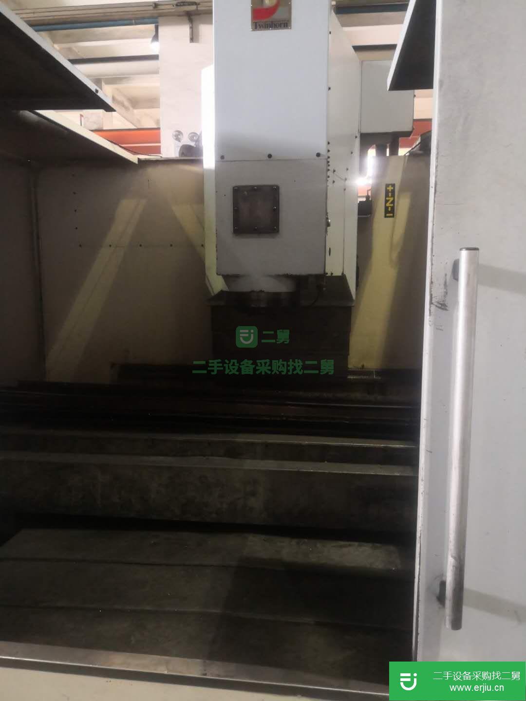 出售二手1800三硬軌齒輪頭加工中心