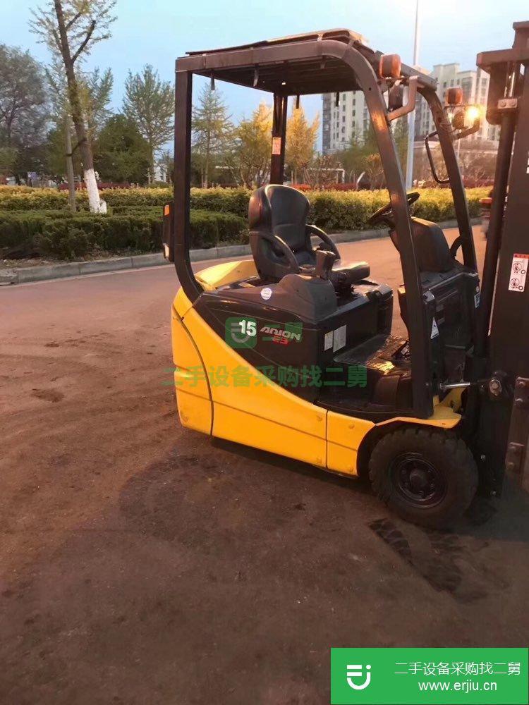 出售二手進口小松前移式電動叉車1.5噸