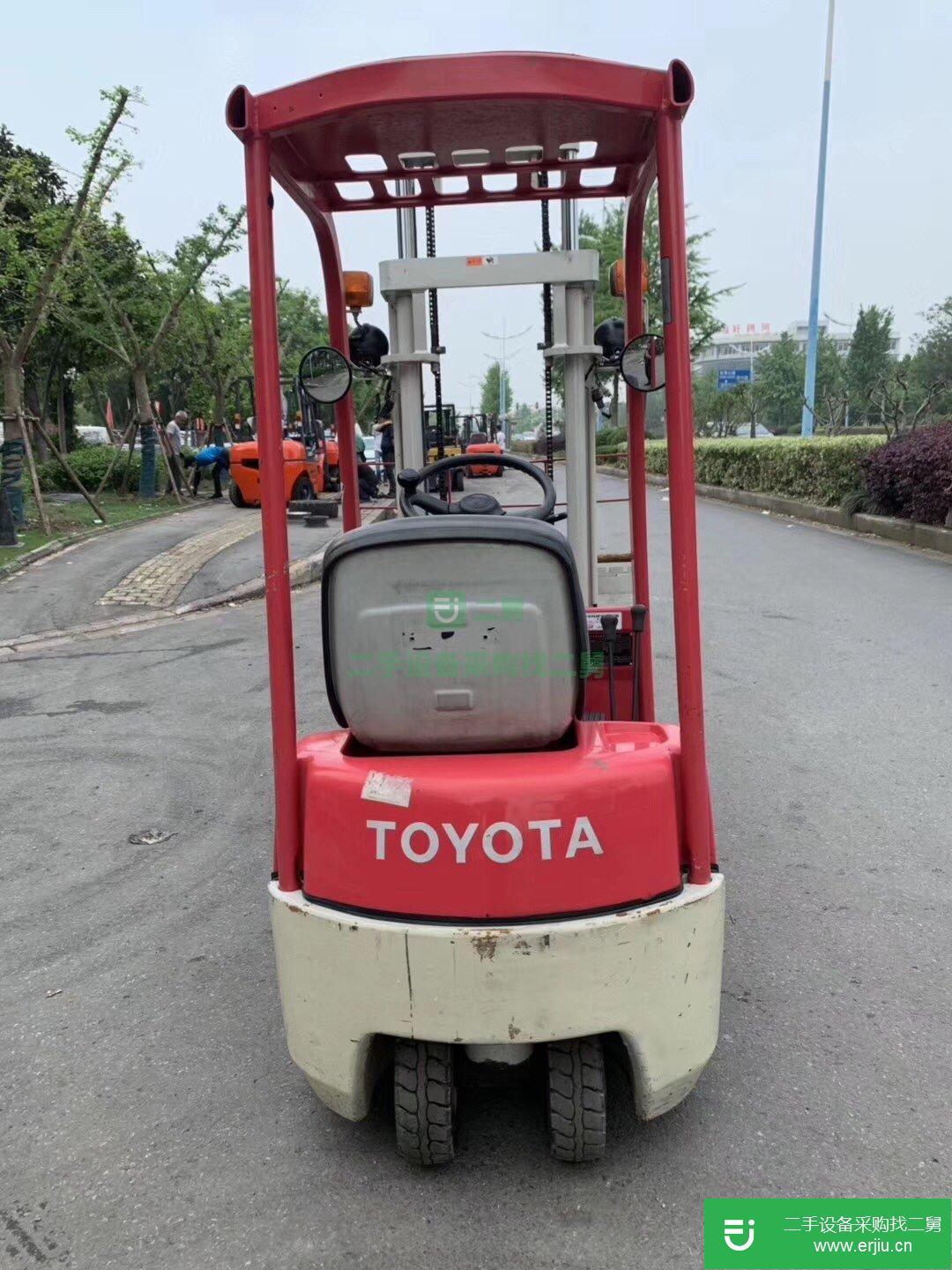 出售小型豐田三支點電動叉車小體積進(jìn)電梯電動叉車