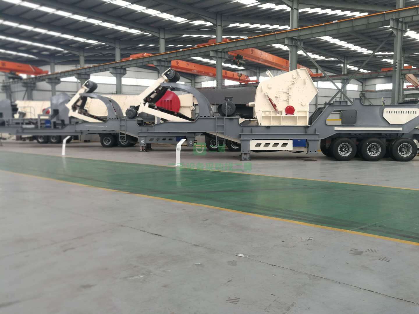 出售移動反擊式破碎站震動給料機