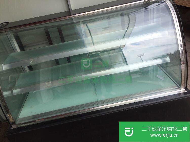 面包房設備轉讓，有和面機展示柜等設備