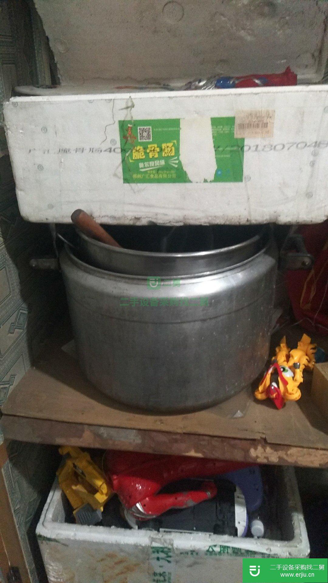 處理飯店設(shè)備桌