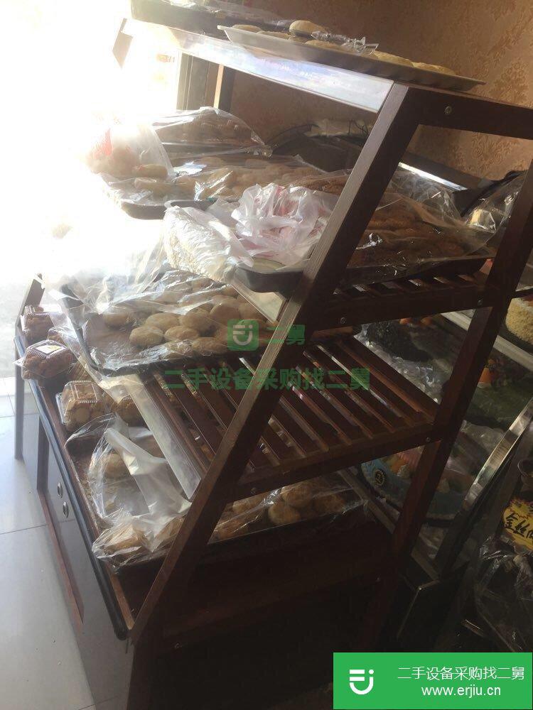 面包房設備轉讓，有和面機展示柜等設備