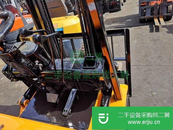 2噸進口電瓶叉車