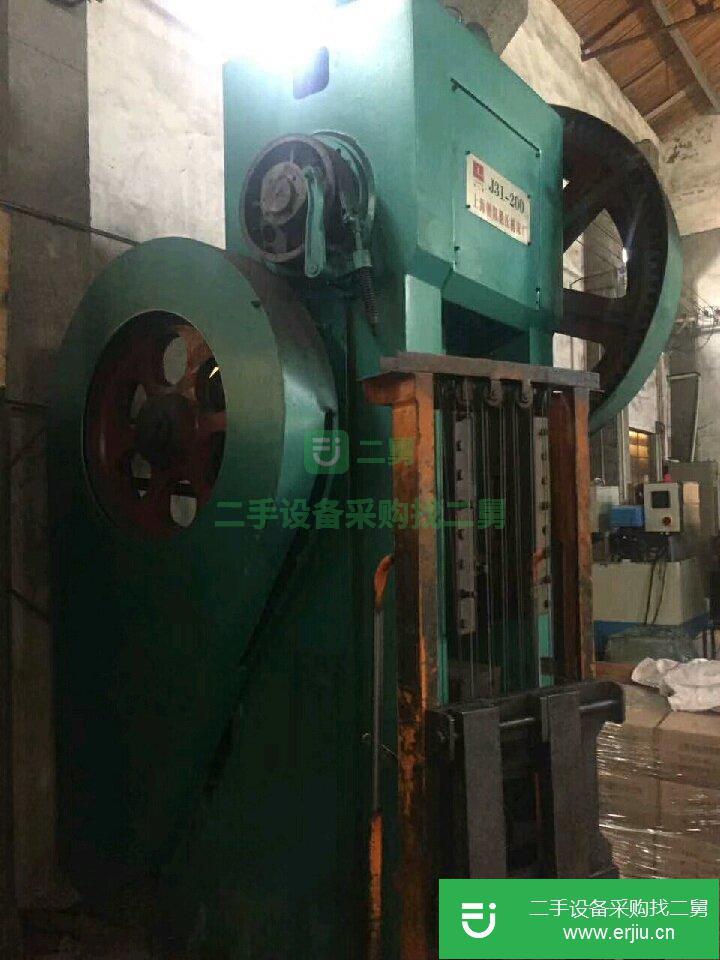 浙江臺(tái)州出售二手九成新的朝陽(yáng)200噸250噸閉式單點(diǎn)壓力機(jī)