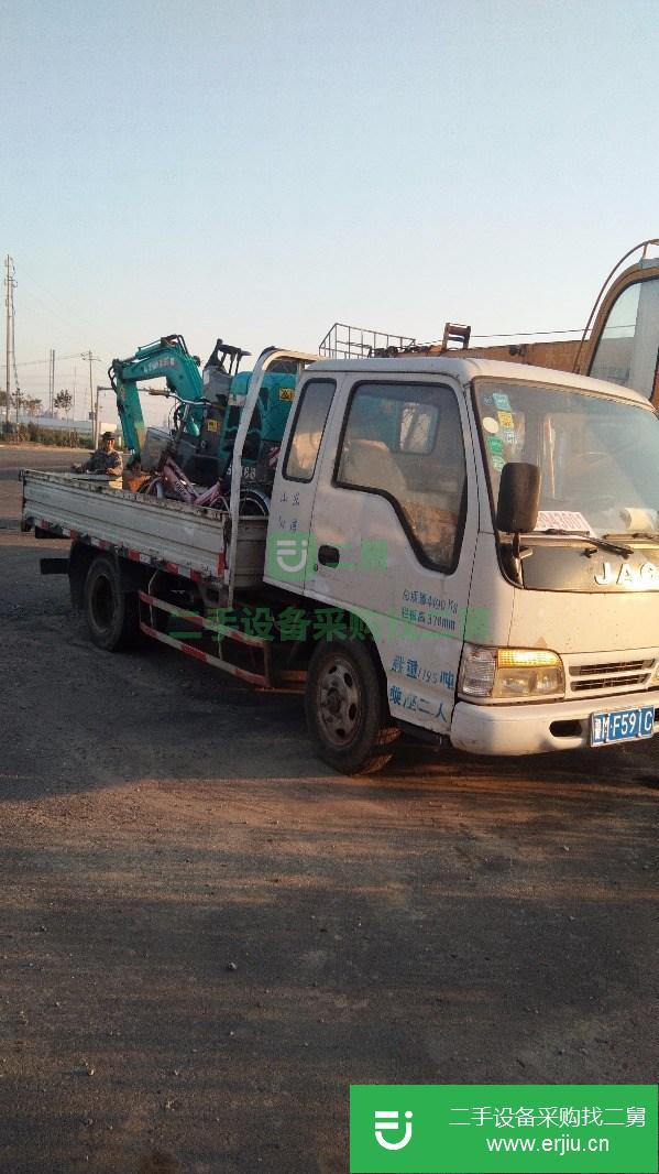 因急用錢轉(zhuǎn)讓小挖機(jī)和農(nóng)用六輪車整套設(shè)備