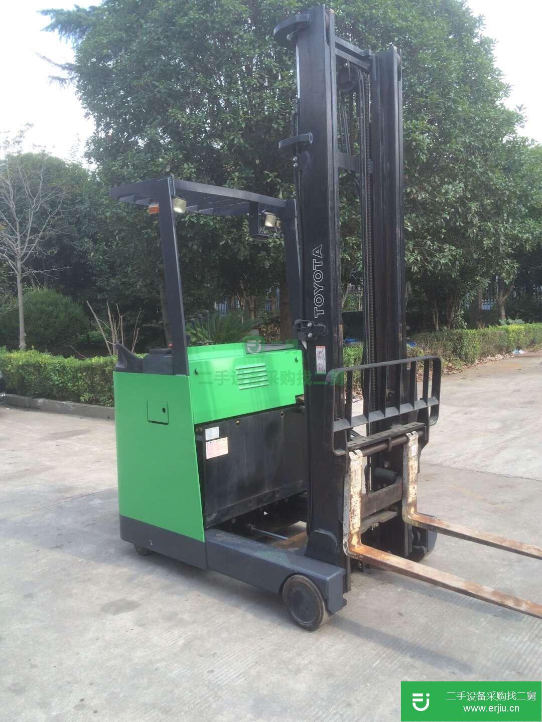 進(jìn)口豐田前移式電動叉車，三節(jié)門架舉高5米倉庫堆高專用設(shè)備