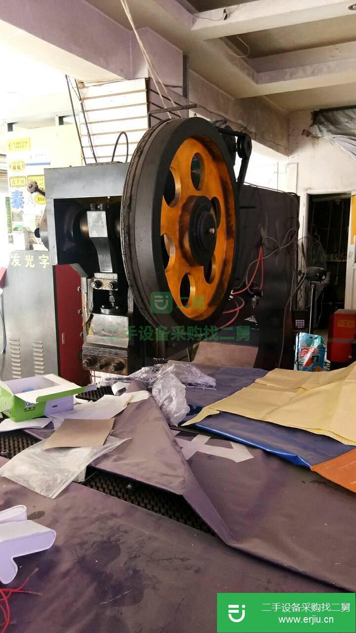 處理二手沖床等離子數(shù)控沖床七成新