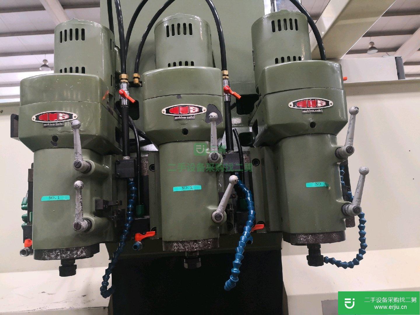 日本牧野三頭雕銑機進口完整機，三硬軌，可以同時加工三個產品。