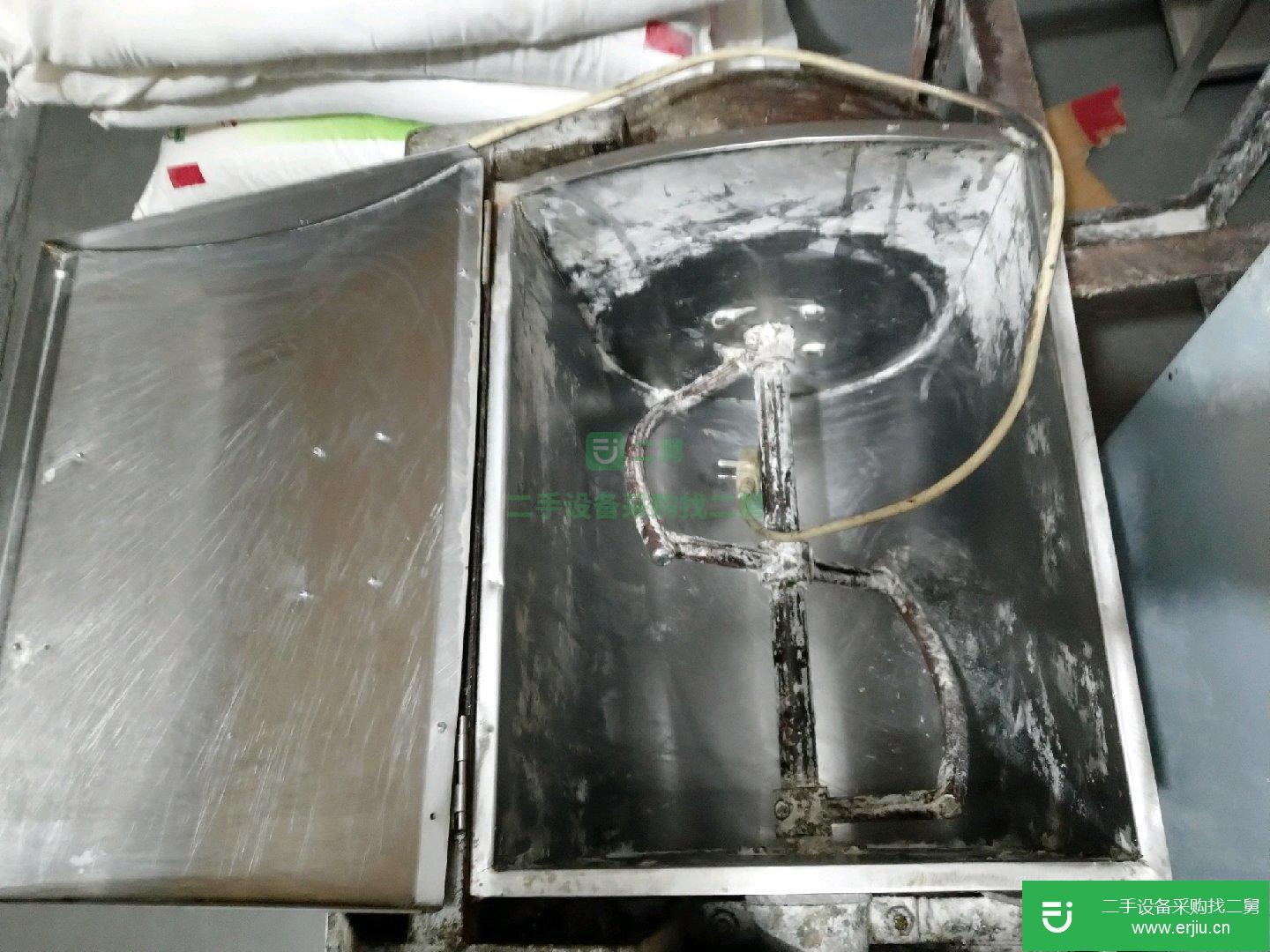 居正蒸包爐，銀鷹壓面機，和面機。