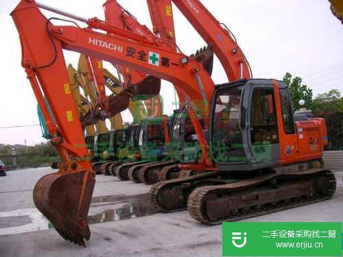 低價(jià)轉(zhuǎn)讓二手小松210挖掘機(jī)