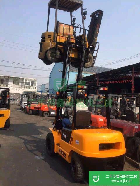 帶旋轉圓夾包二手叉車，卡斯卡特4米抱車，二手叉車(二手4噸紙卷抱夾機)