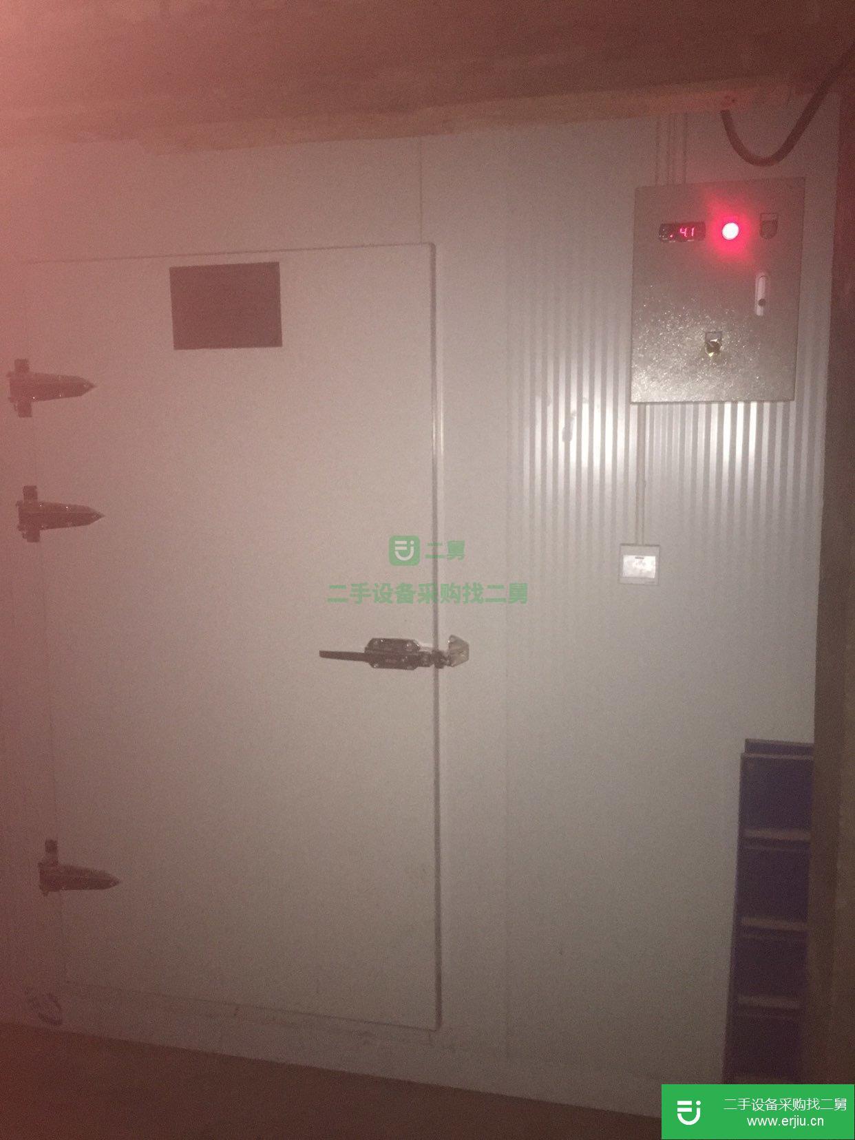 9成新兩個冷庫出售