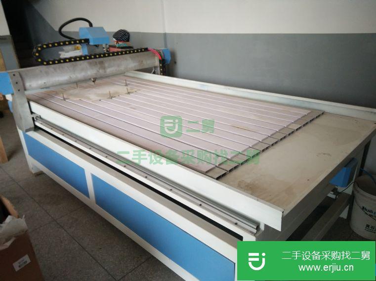 轉(zhuǎn)讓:1325帶水槽雕刻機(jī)