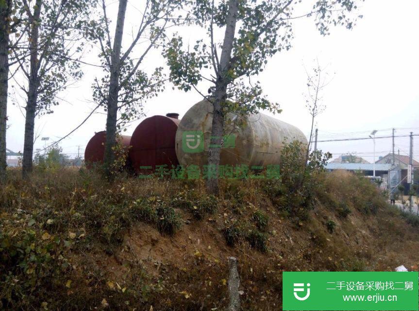 山東煙臺出售二手的三個大油罐