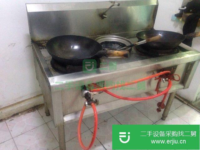 出售二手灶臺8成新帶2灶。高壓鍋風機