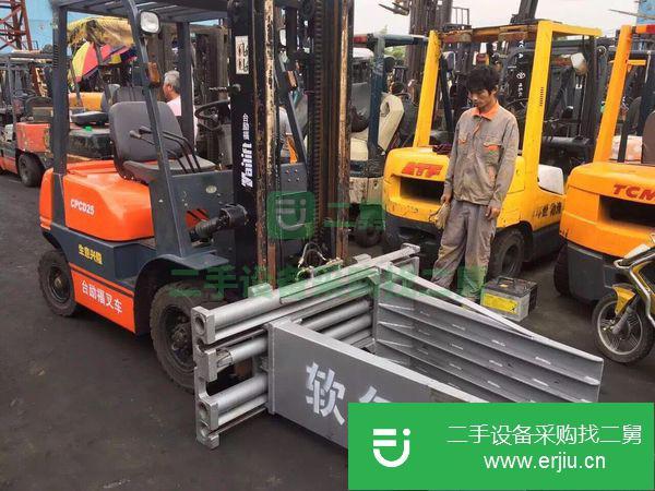 轉(zhuǎn)讓二手廢紙夾包機(jī)/二手旋轉(zhuǎn)圓筒抱夾叉車特價(jià)包郵