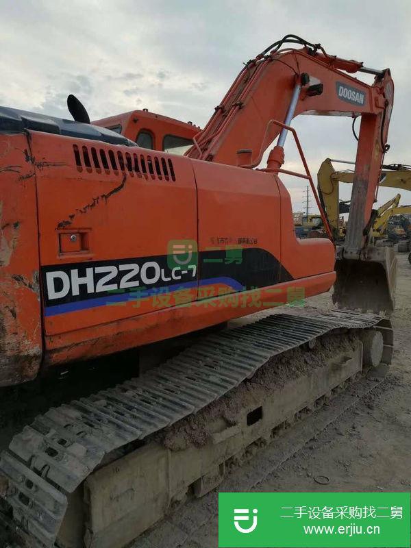 急轉(zhuǎn)斗山220挖掘機(jī)