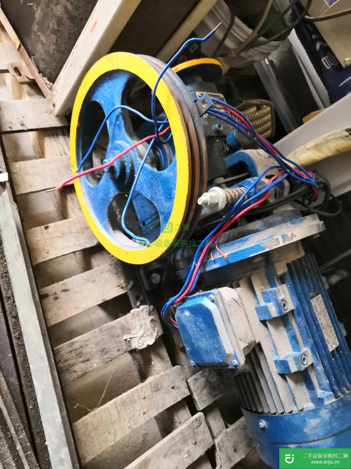 轉讓電梯全套設備電機，控制柜，軌道