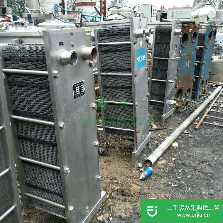 山東濟寧轉(zhuǎn)讓二手九成新的100臺二手50平方冷凝器出售