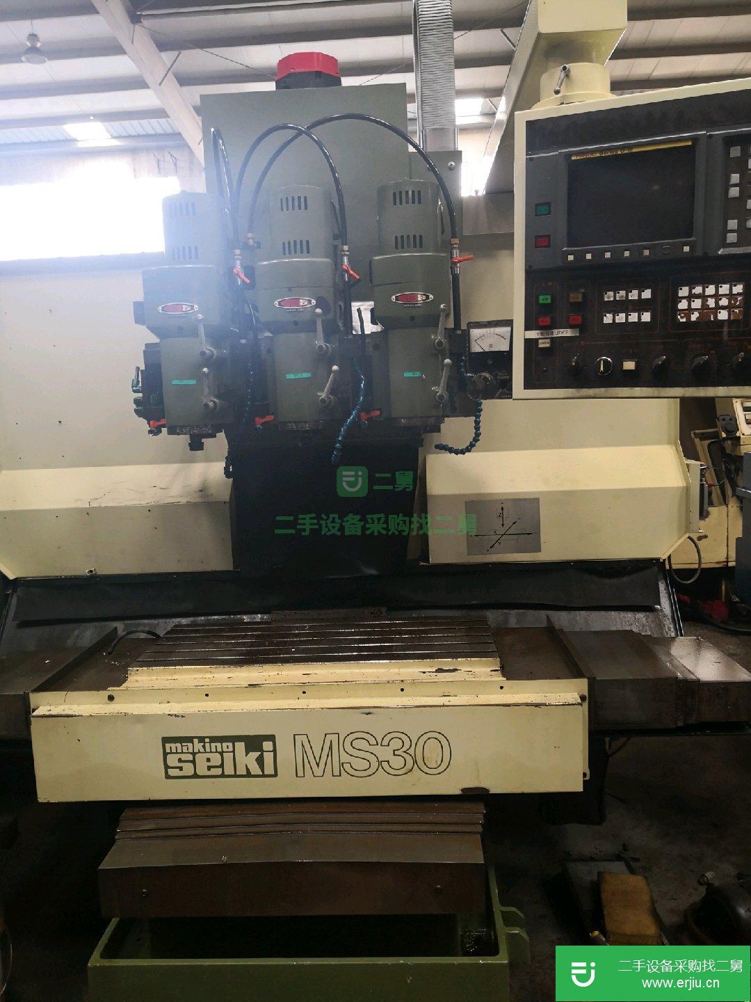 日本牧野三頭雕銑機(jī)進(jìn)口完整機(jī)，三硬軌，可以同時加工三個產(chǎn)品。