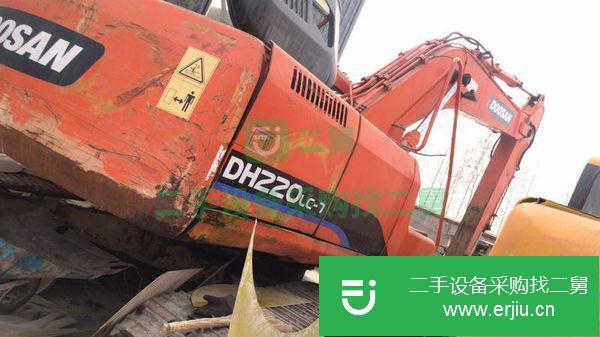急轉(zhuǎn)3臺斗山220-7二手挖掘機