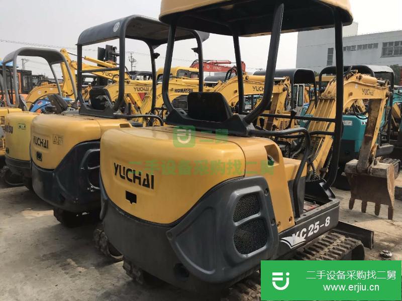 桂林龍勝出售夾抱裝載機,側翻鏟車,小挖掘機