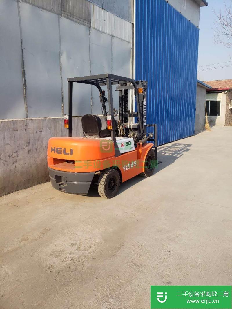 朝陽建平因環(huán)保問題公司急轉(zhuǎn)3臺(tái)合力叉車