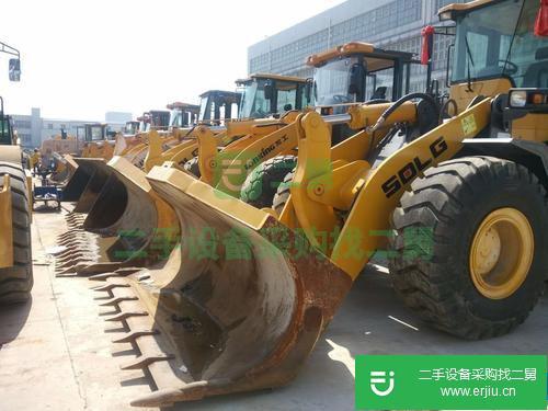 轉(zhuǎn)讓:專營柳工鏟車側(cè)翻裝載機