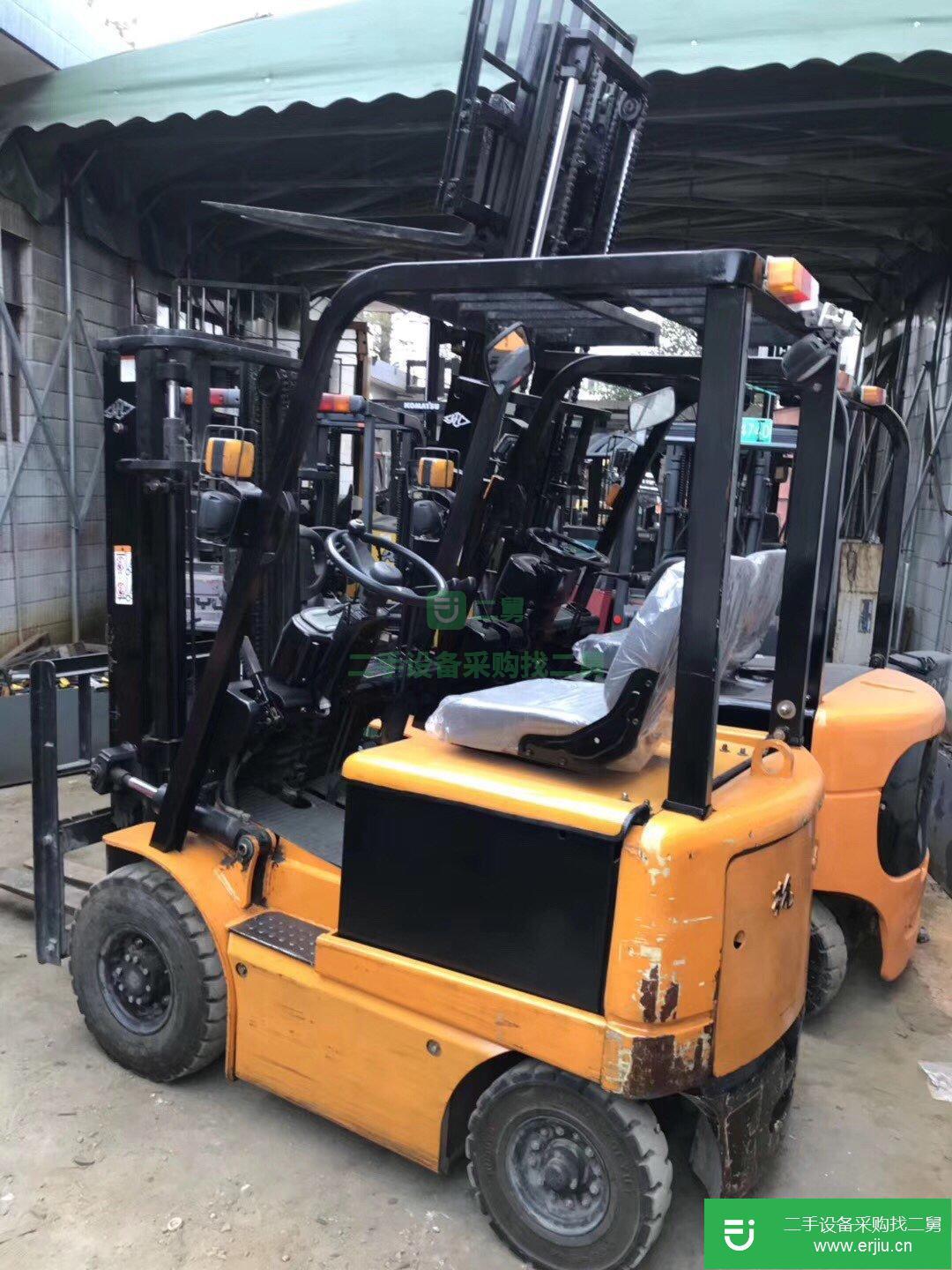 豐田2噸電動叉車，新款日本進(jìn)口電瓶叉車，低價出售