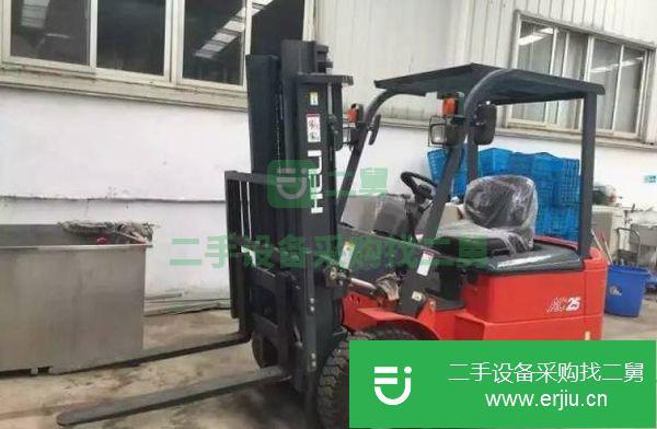 轉(zhuǎn)讓二手叉車(chē)有:二手側(cè)面叉車(chē)二手抱夾叉車(chē)二手集裝箱叉車(chē)
