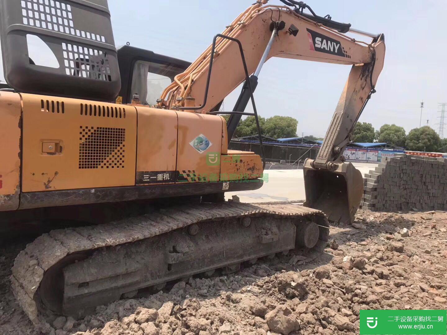 三一重工 SY215C-9 挖掘機(jī) (優(yōu)質(zhì)二手挖掘機(jī)包運(yùn)輸)