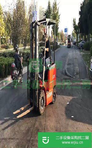 個(gè)人出售二手電瓶叉車二手合力叉車二手叉車各一臺(tái)