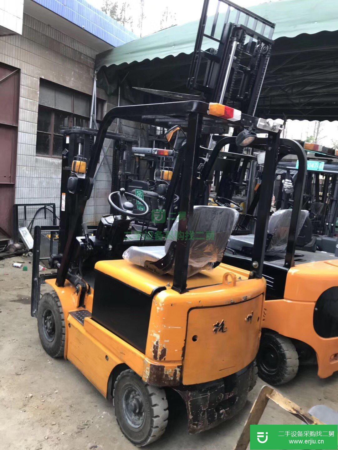 豐田2噸電動叉車，新款日本進(jìn)口電瓶叉車，低價出售